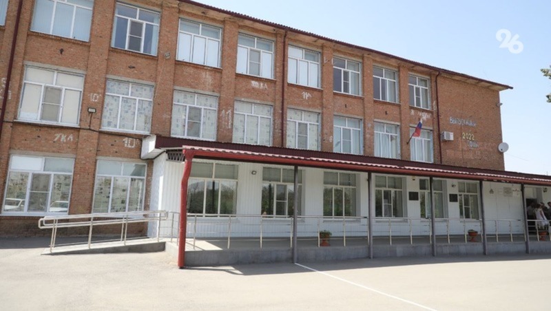 Губернатор Владимиров осмотрел сельскую школу после капремонта в Туркменском округе